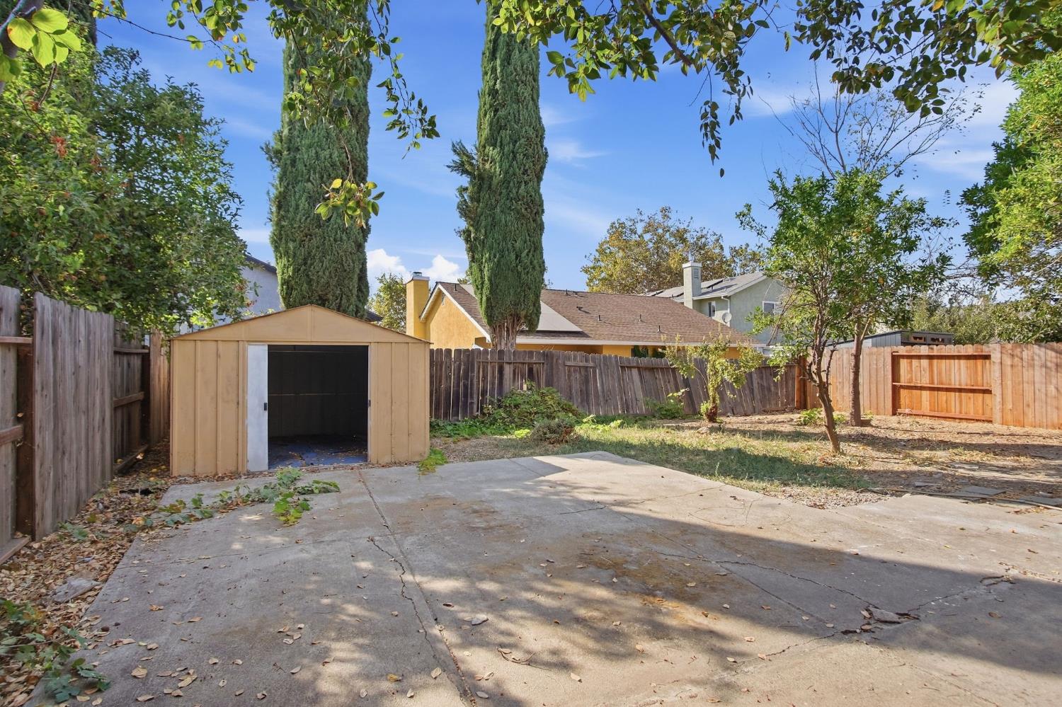 1542 Laguna Center