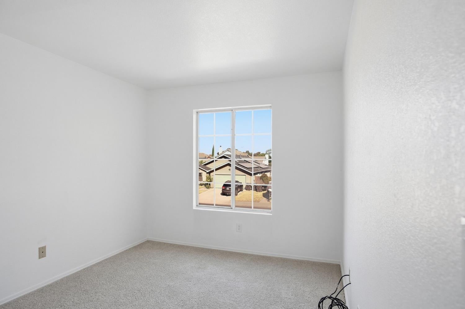 1542 Laguna Center