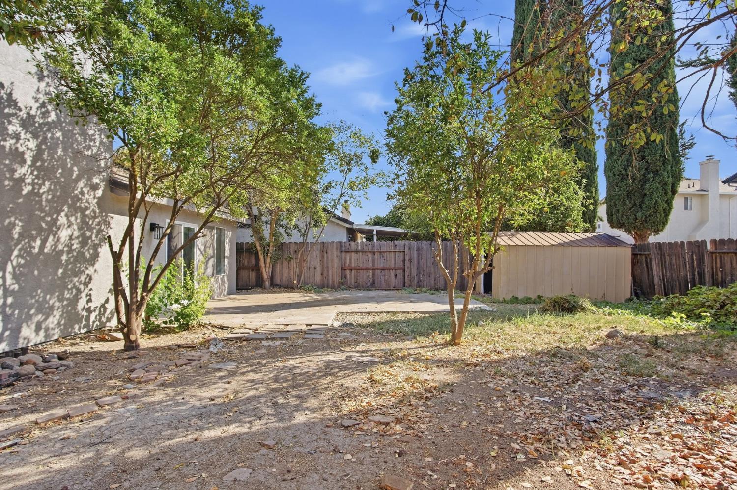1542 Laguna Center