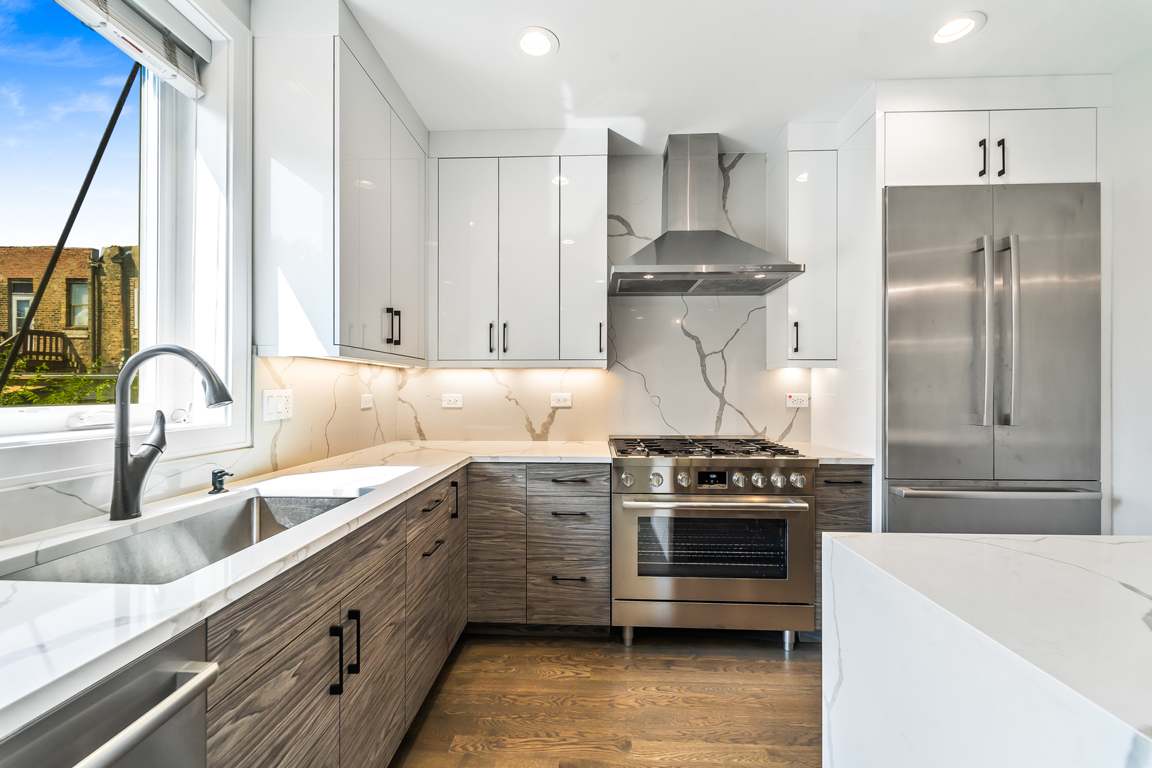 3901 S Lake Park Avenue