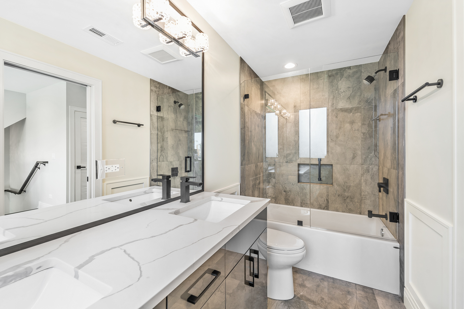 3901 S Lake Park Avenue