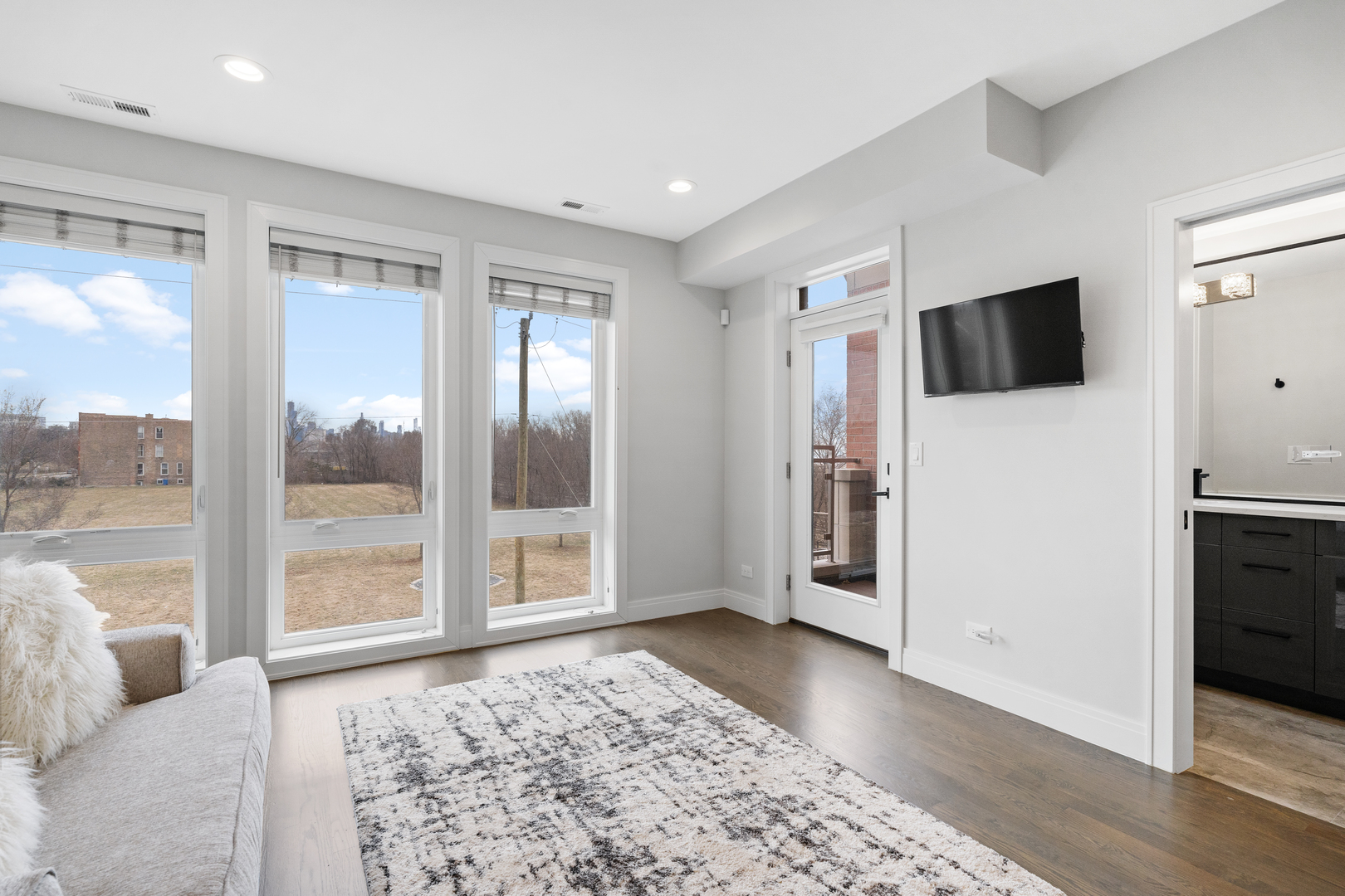 3901 S Lake Park Avenue