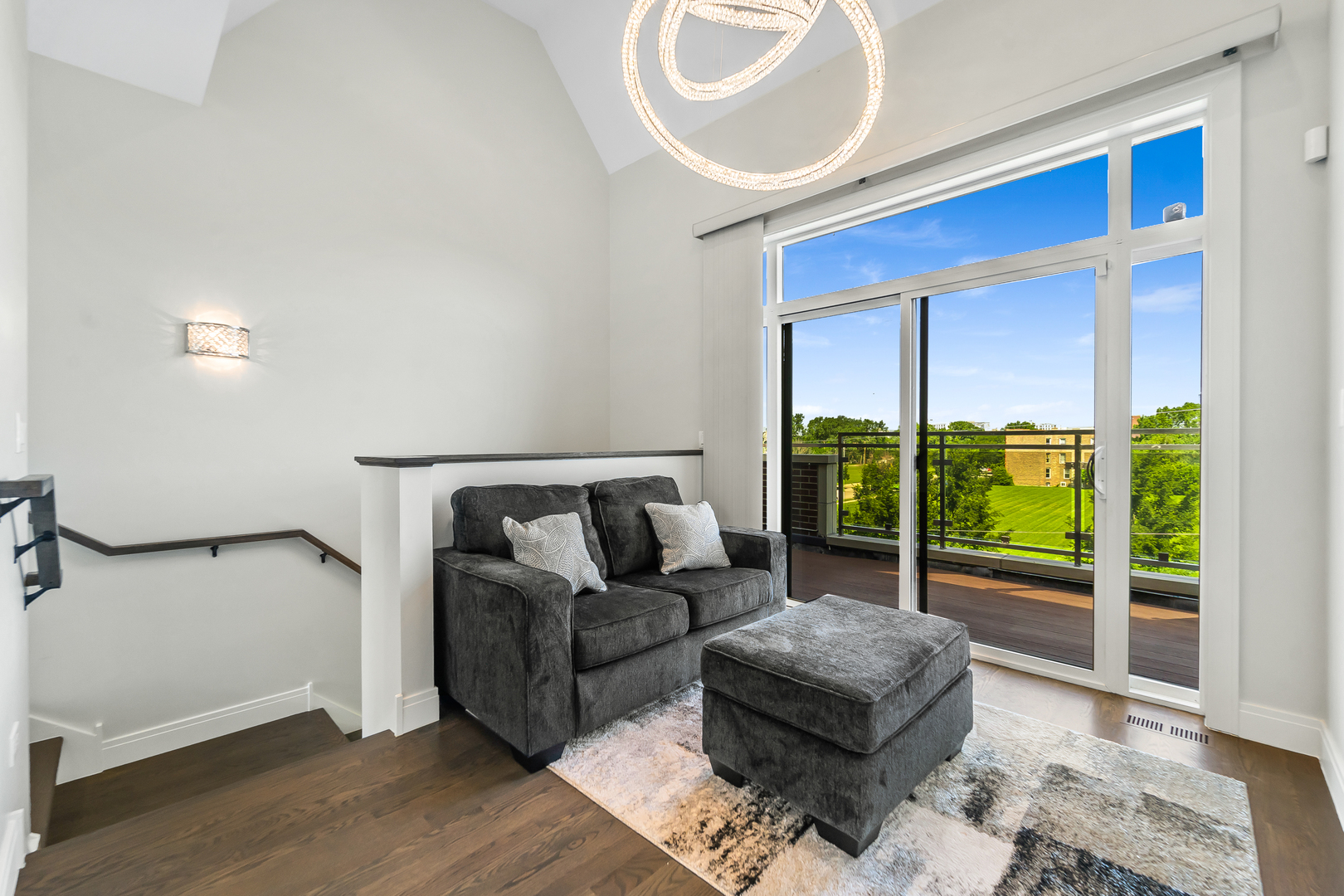 3901 S Lake Park Avenue