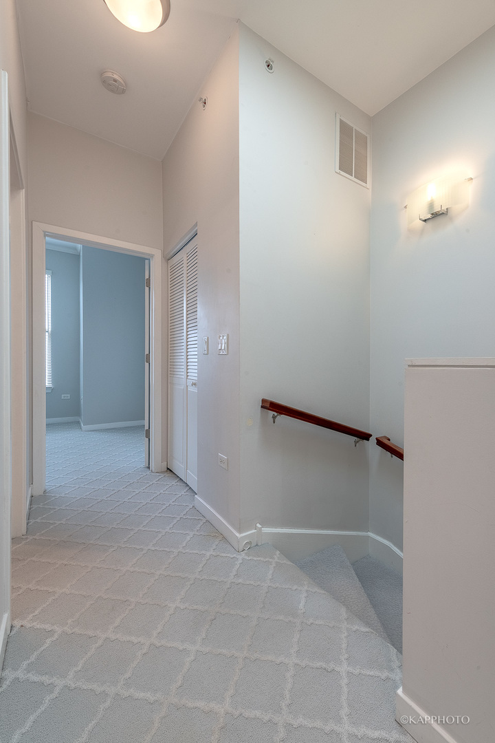 1234 W Monroe Street Unit: 5