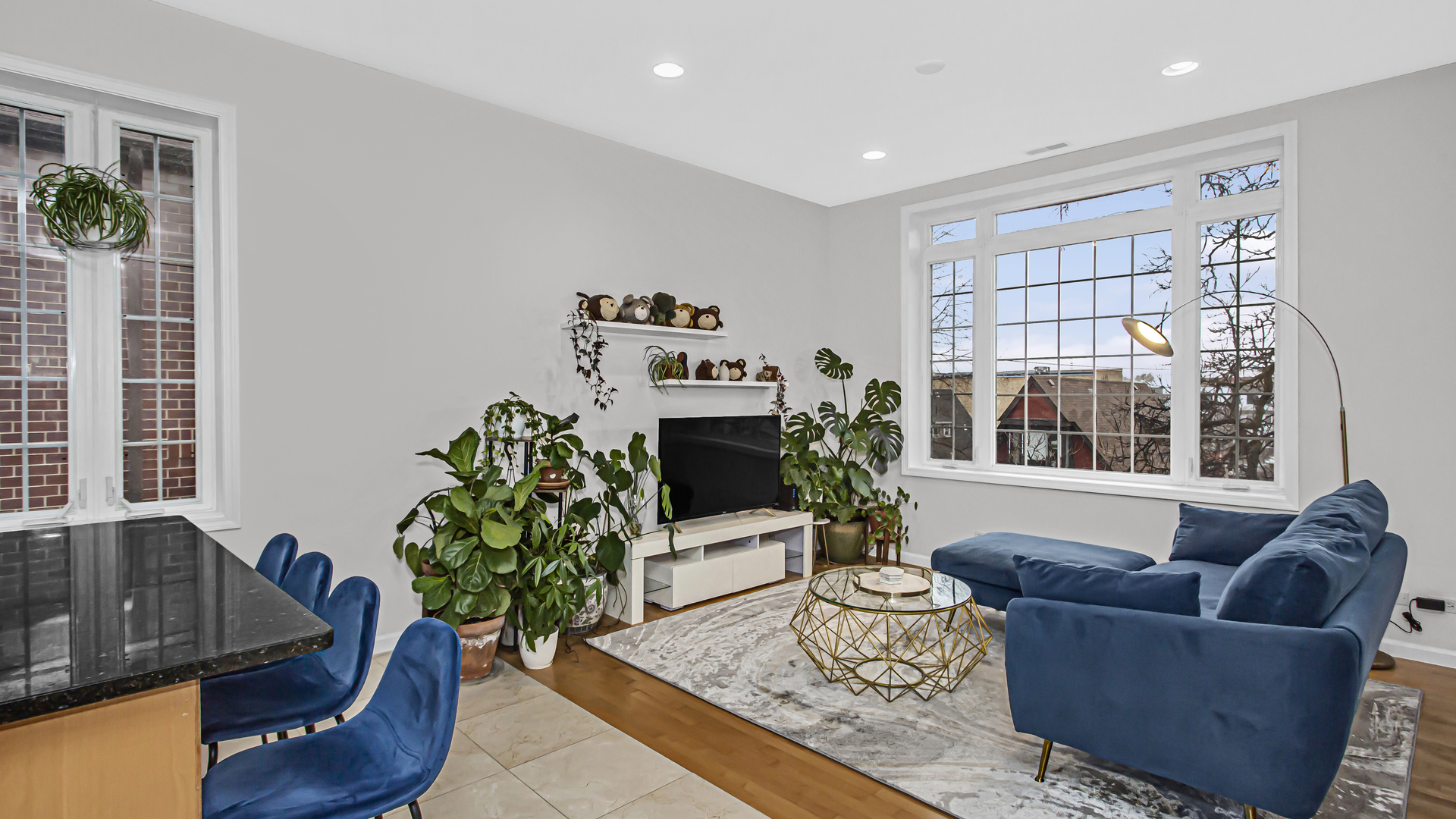 1013 S Claremont Avenue Unit: 3