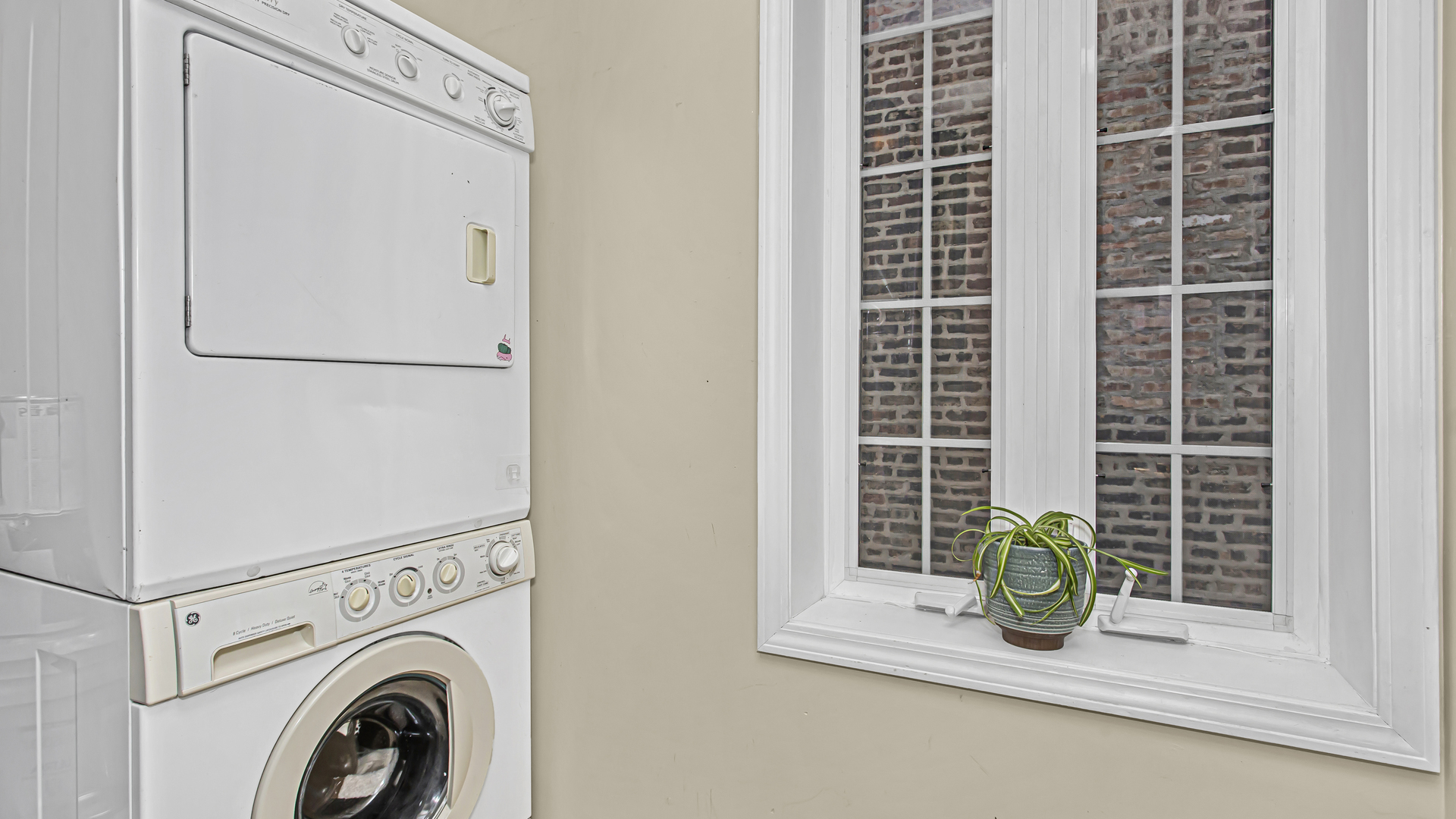 1013 S Claremont Avenue Unit: 3