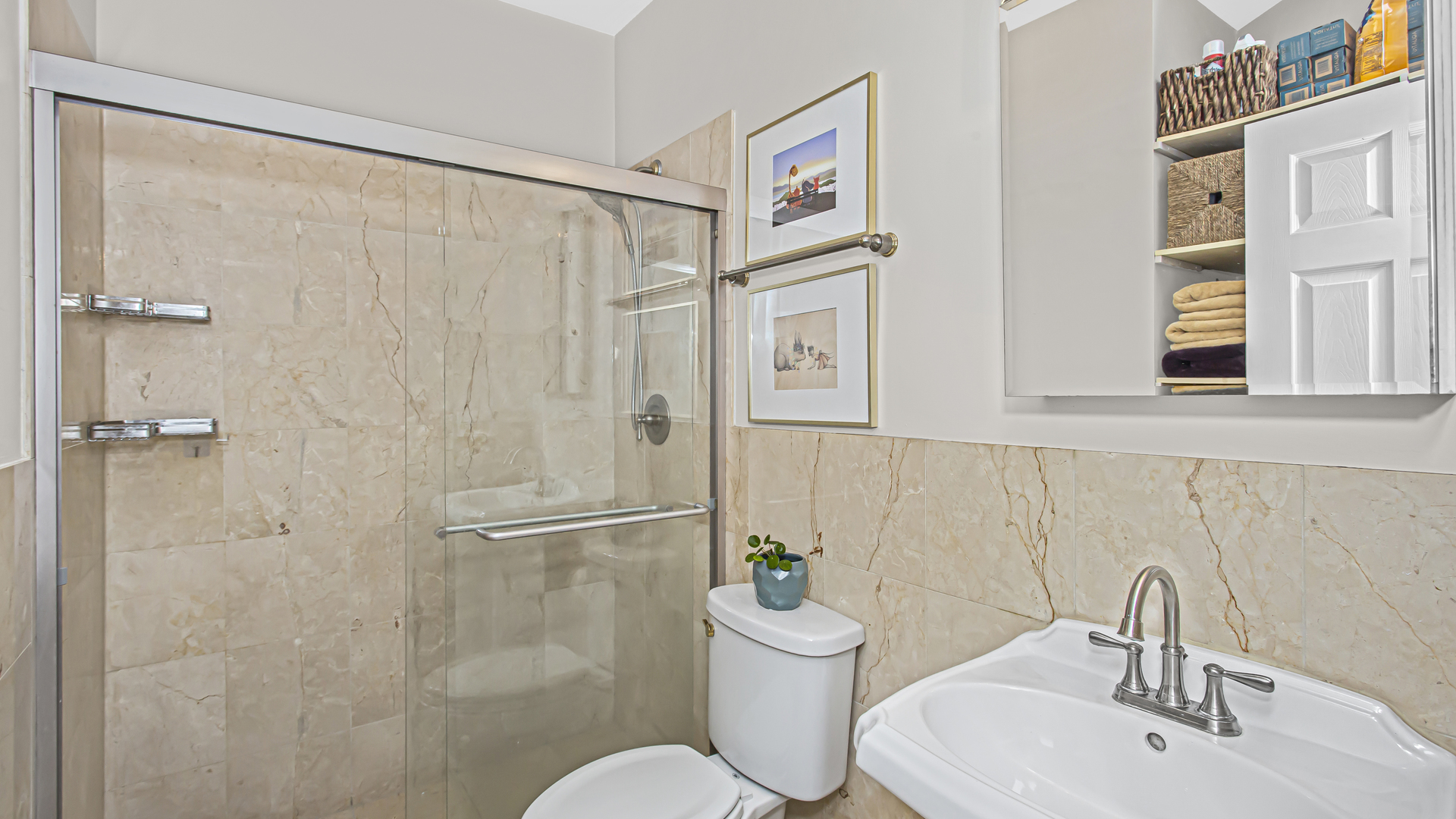 1013 S Claremont Avenue Unit: 3