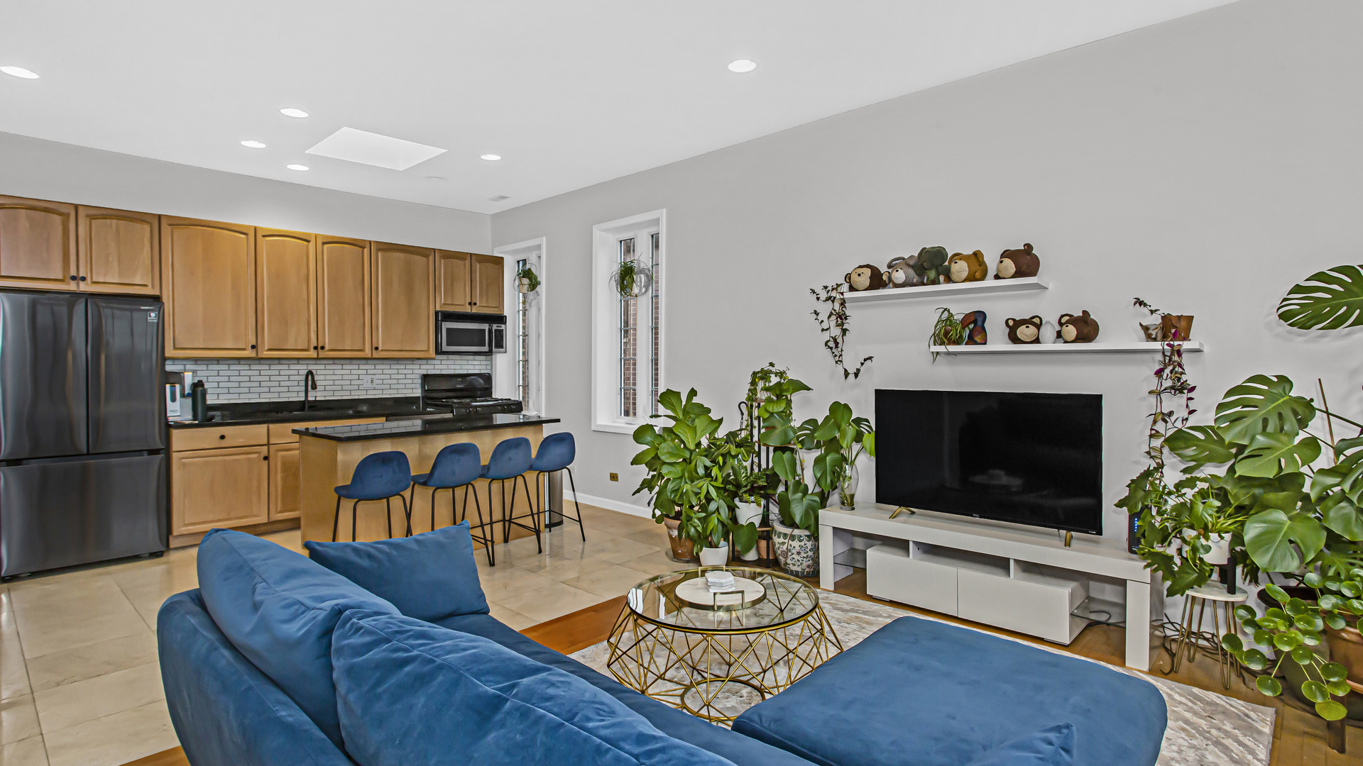 1013 S Claremont Avenue Unit: 3