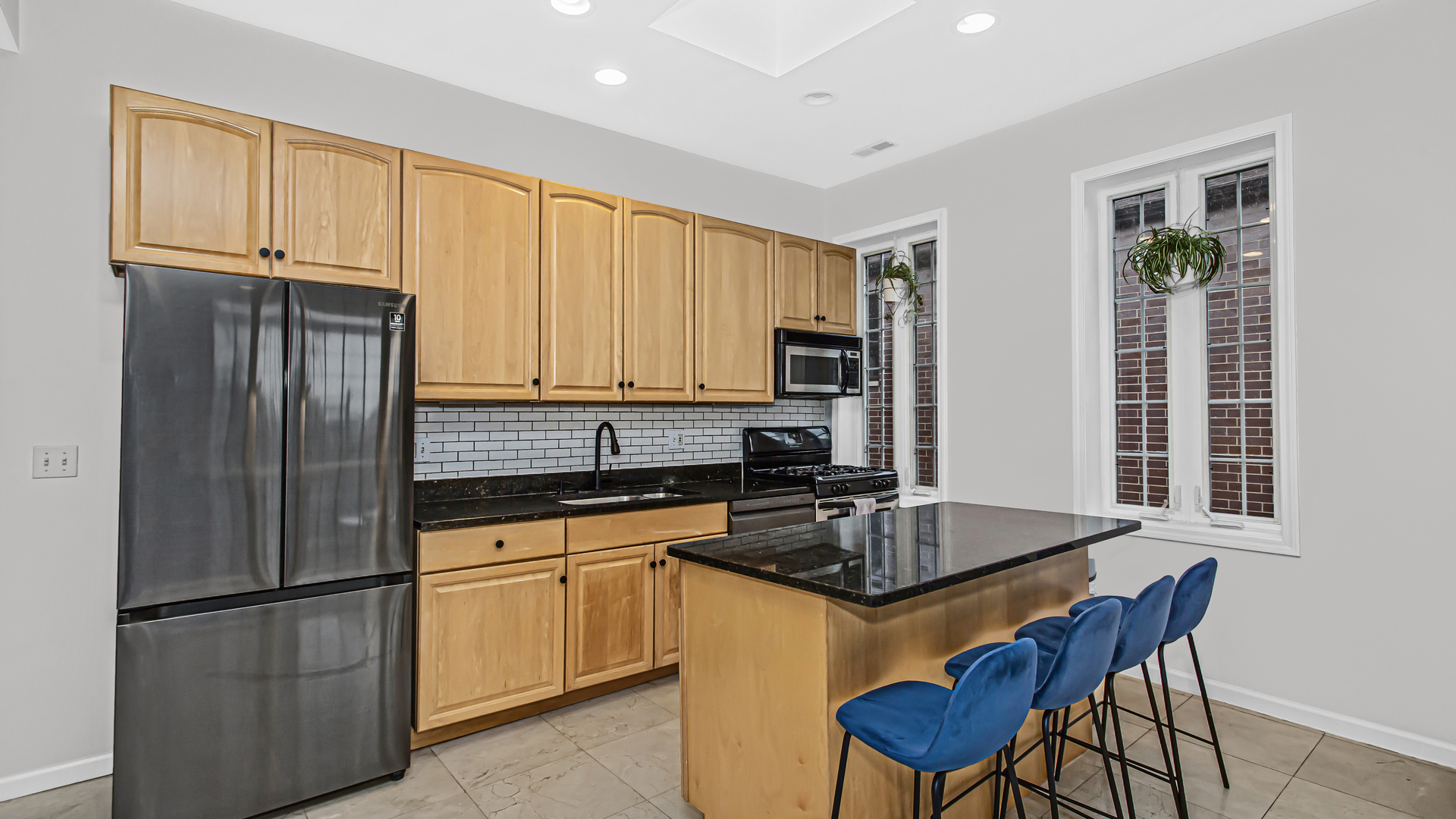 1013 S Claremont Avenue Unit: 3