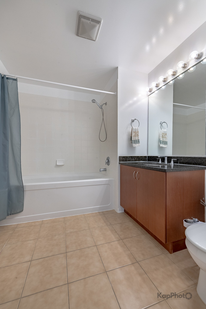 437 W Division Street Unit: 505