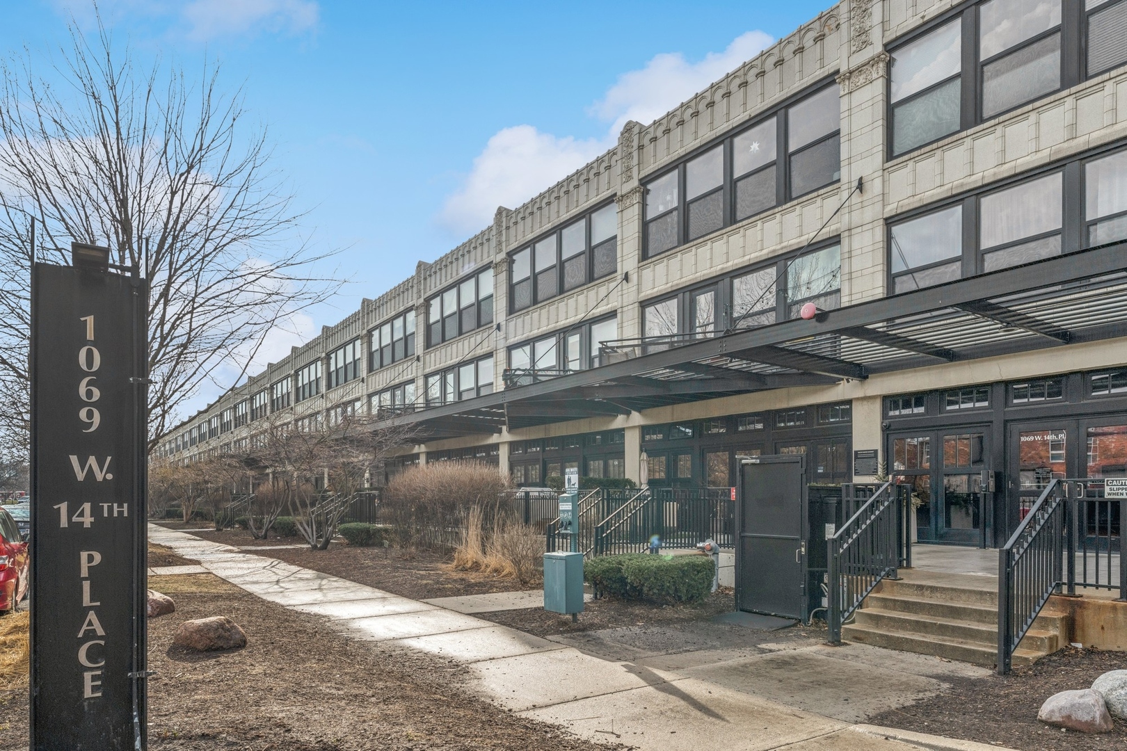 1069 W 14th Place Unit: 333