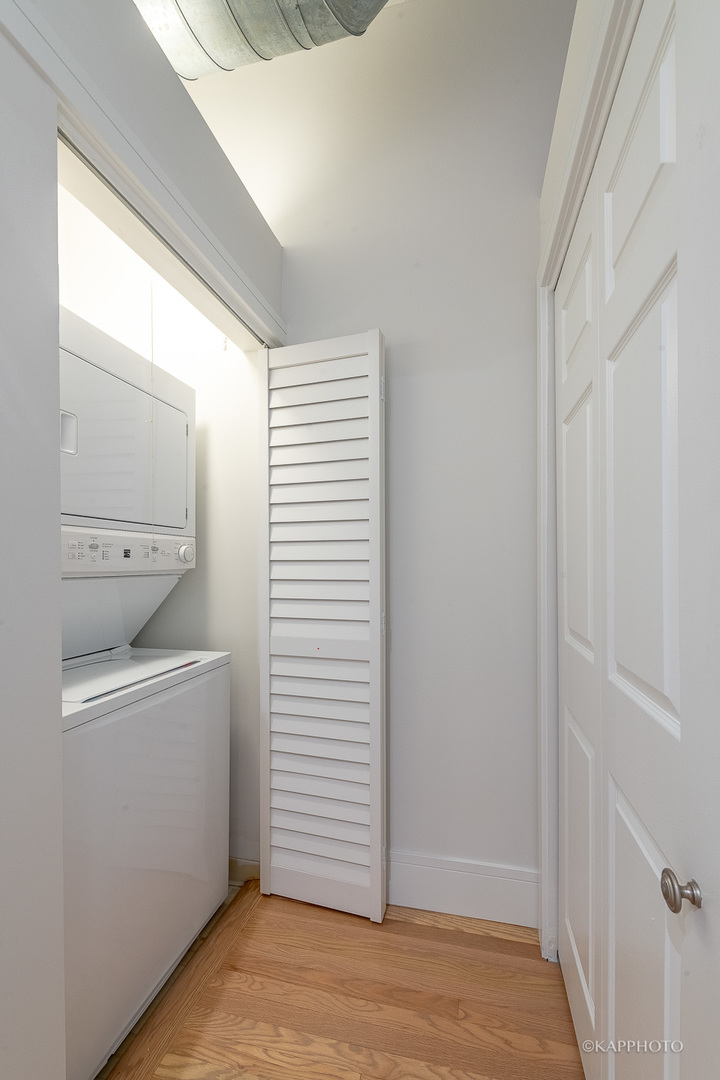 1000 W Adams Street Unit: 201