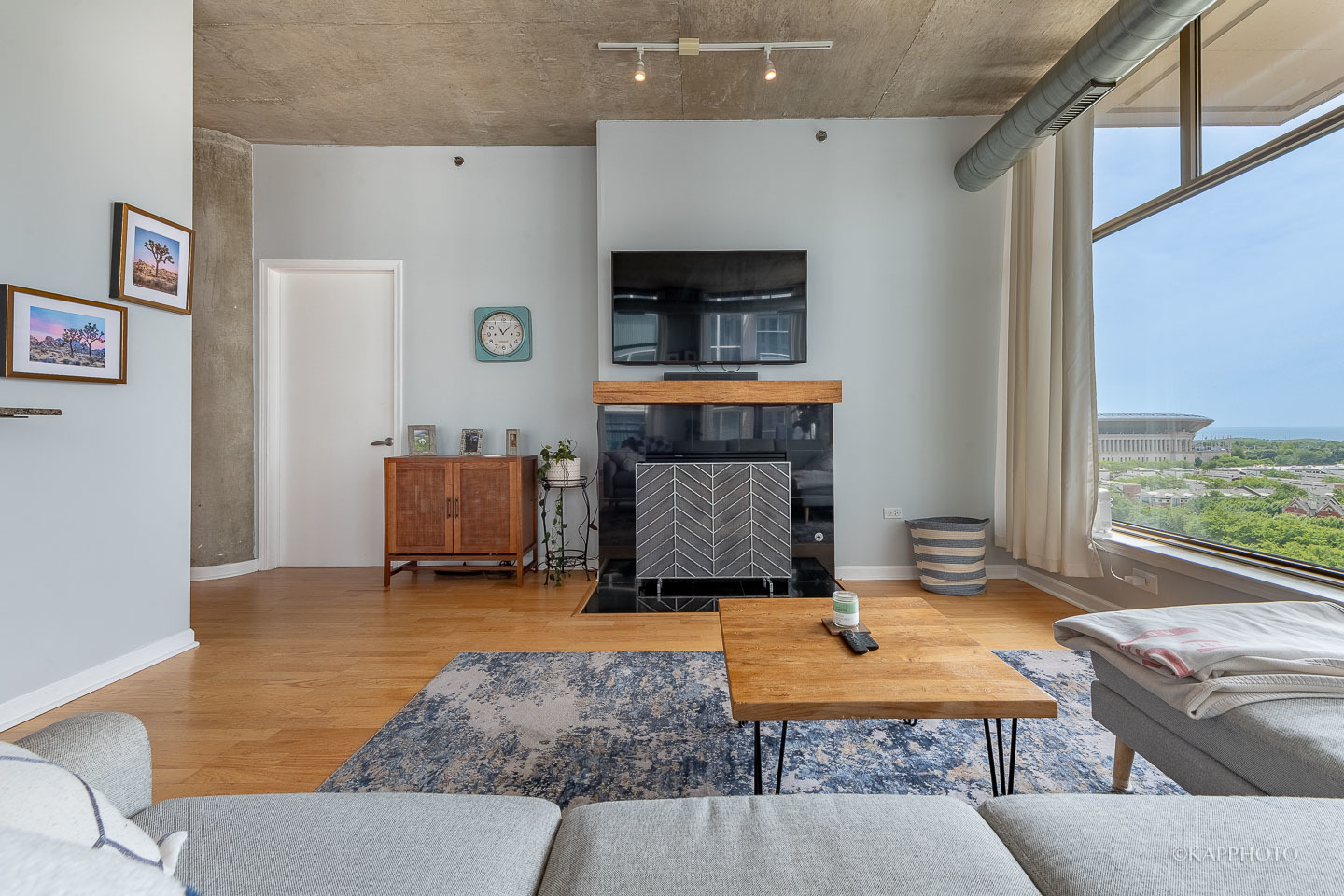 125 E 13TH Street Unit: 1113