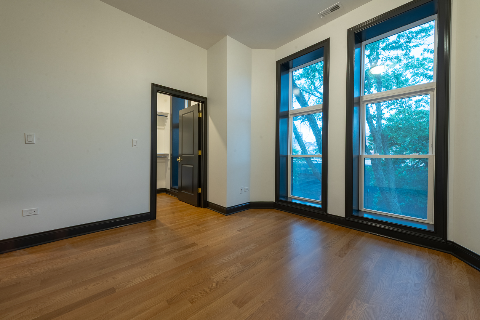 28 N Throop Street Unit: 2