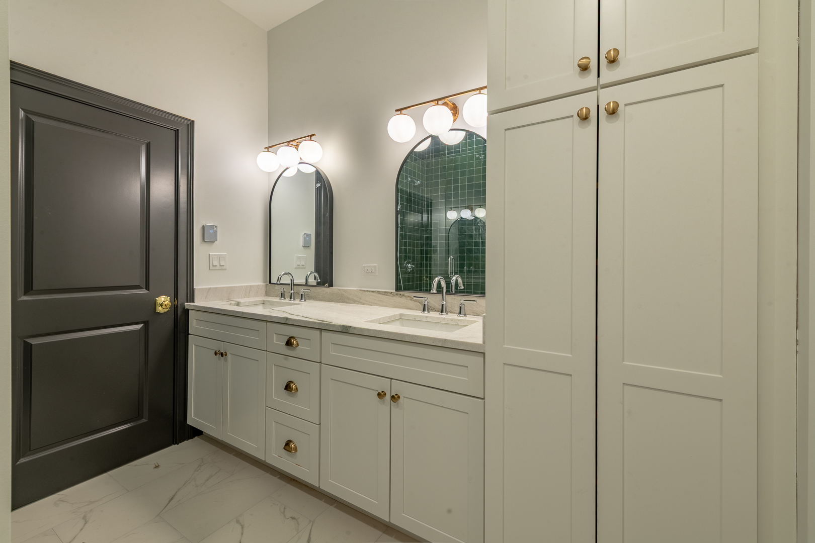28 N Throop Street Unit: 2