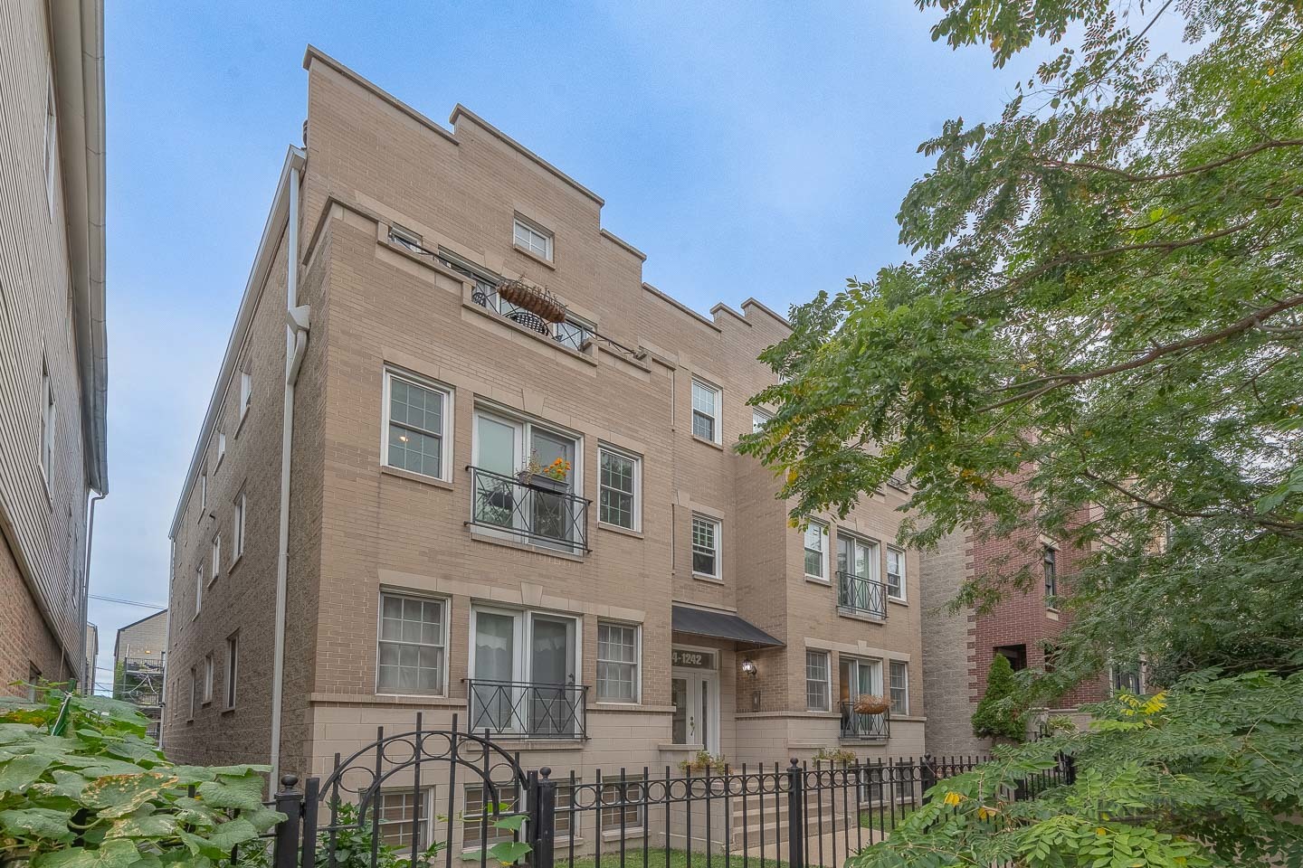 1244 W Ohio Street Unit: 2W