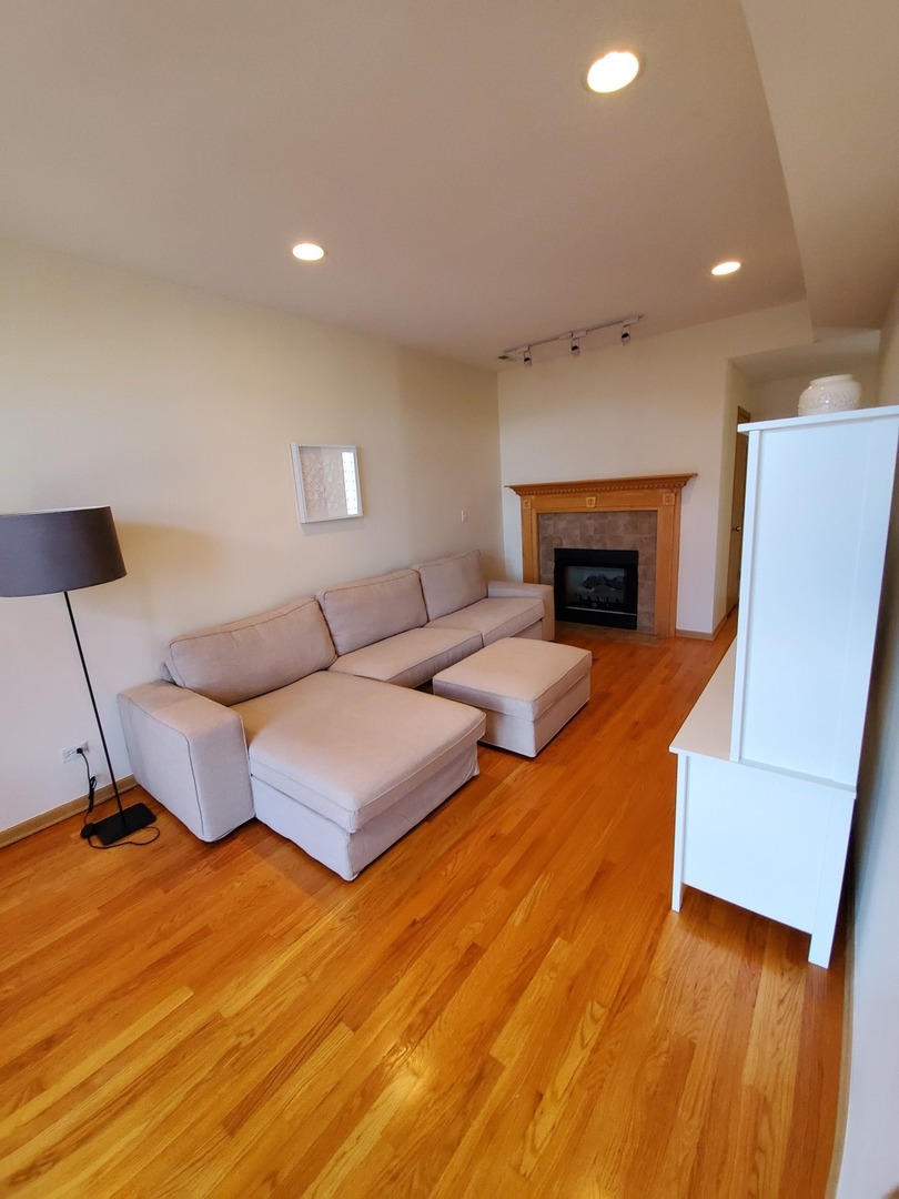 2226 W Monroe Street Unit: 3