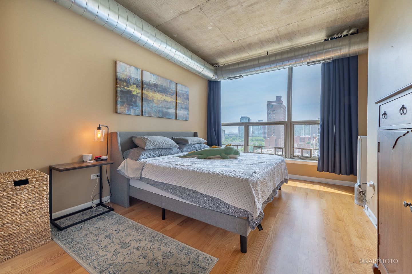 125 E 13TH Street Unit: 1113