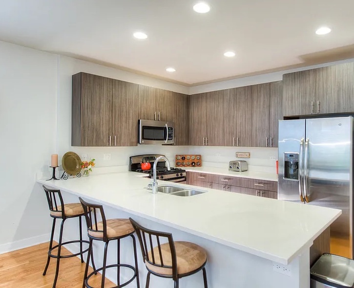 693 N Peoria Street Unit: 3S