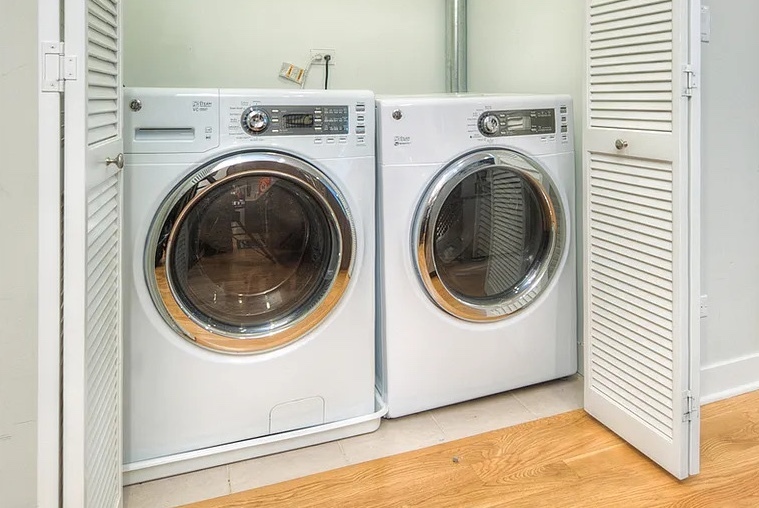 693 N Peoria Street Unit: 3S