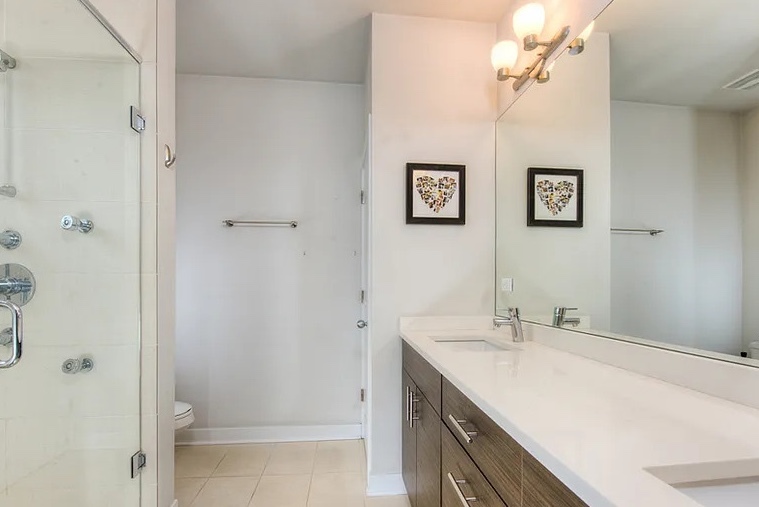 693 N Peoria Street Unit: 3S