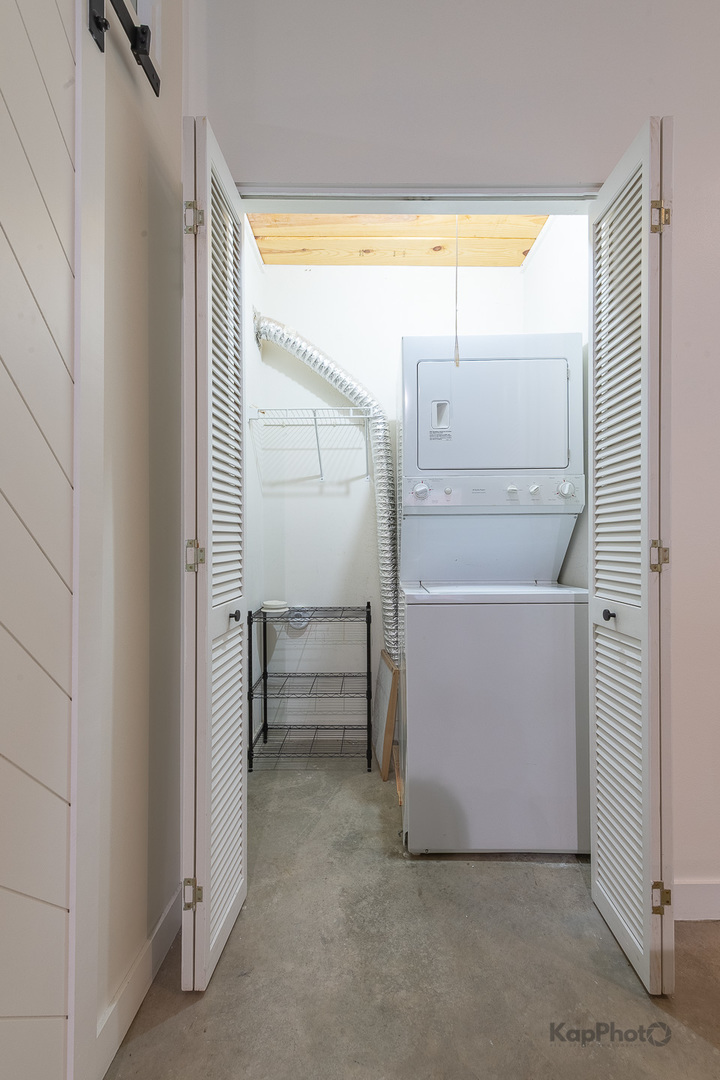 949 W Madison Street Unit: 207