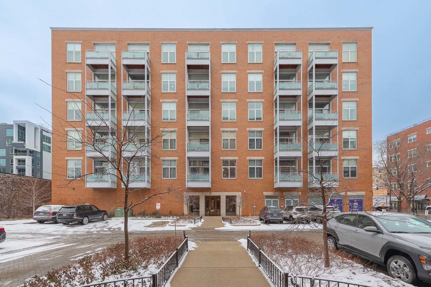 949 W Madison Street Unit: 207