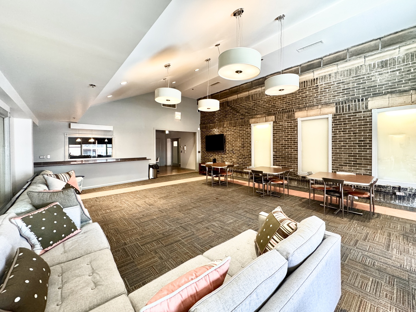 40 E 9th Street Unit: 804