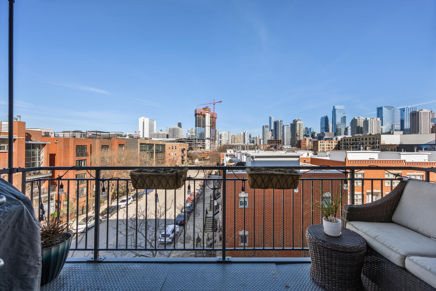 859 W Erie Street Unit: 501