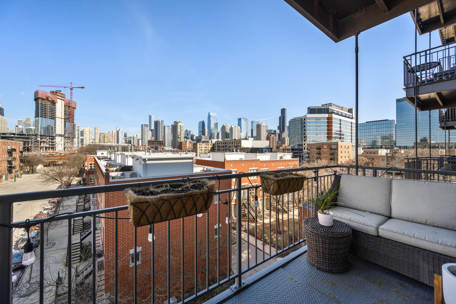 859 W Erie Street Unit: 501