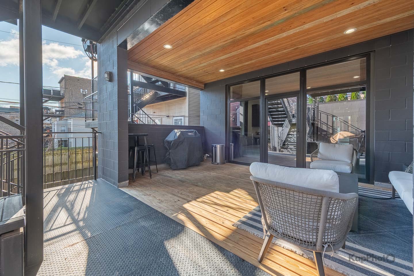 2646 W Augusta Boulevard Unit: 1