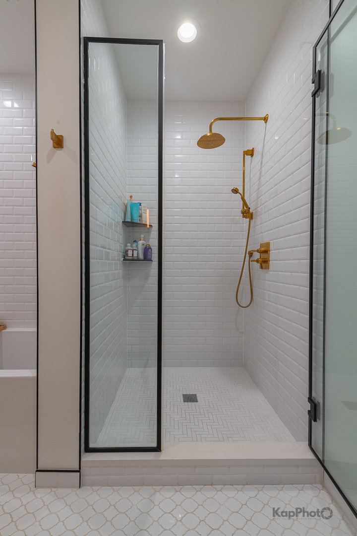 2646 W Augusta Boulevard Unit: 1