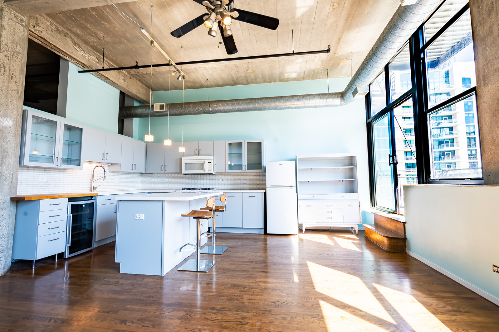 843 W Adams Street Unit: 406