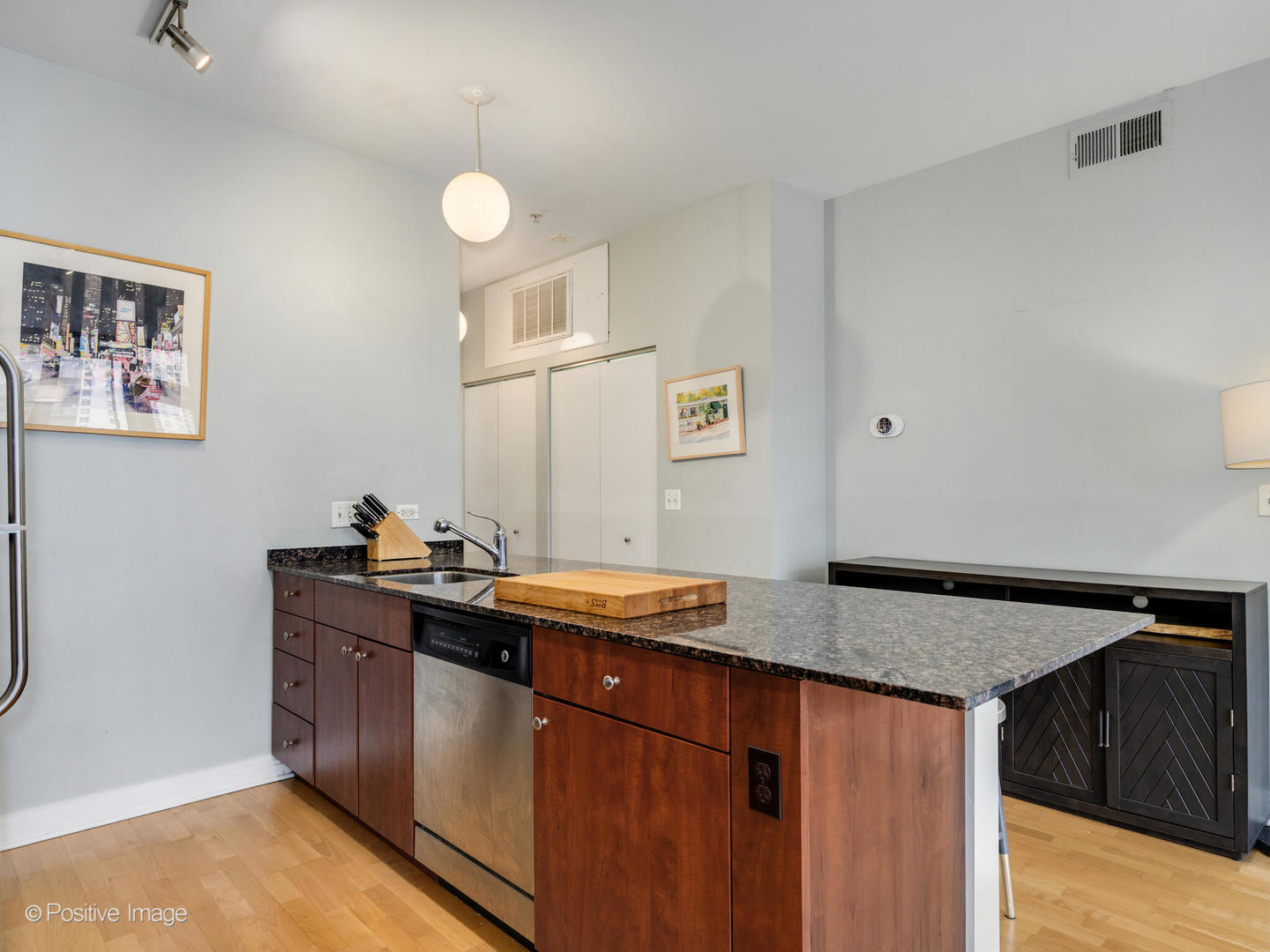 565 W QUINCY Street Unit: 1602