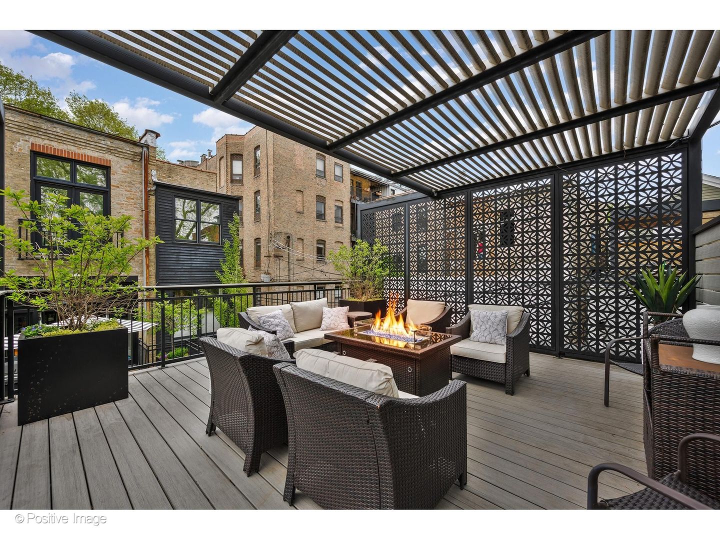613 W Belden Avenue