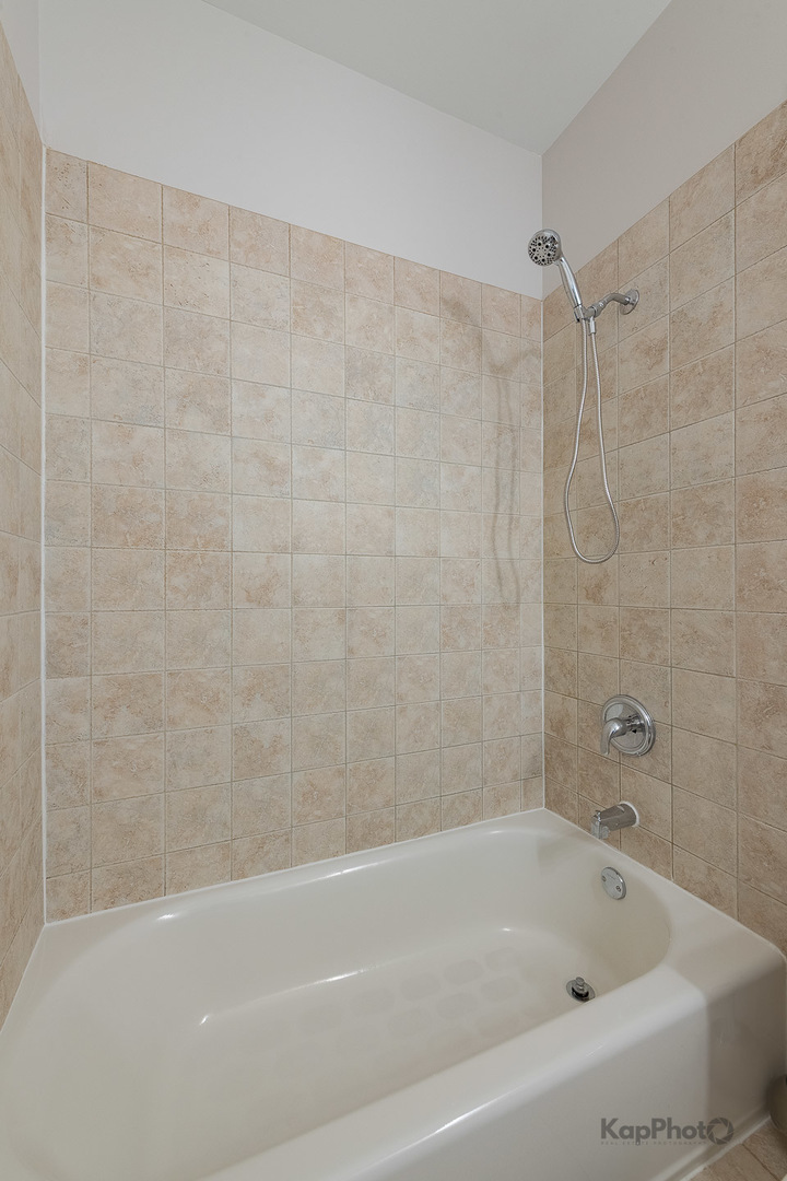 2226 W Monroe Street Unit: 3
