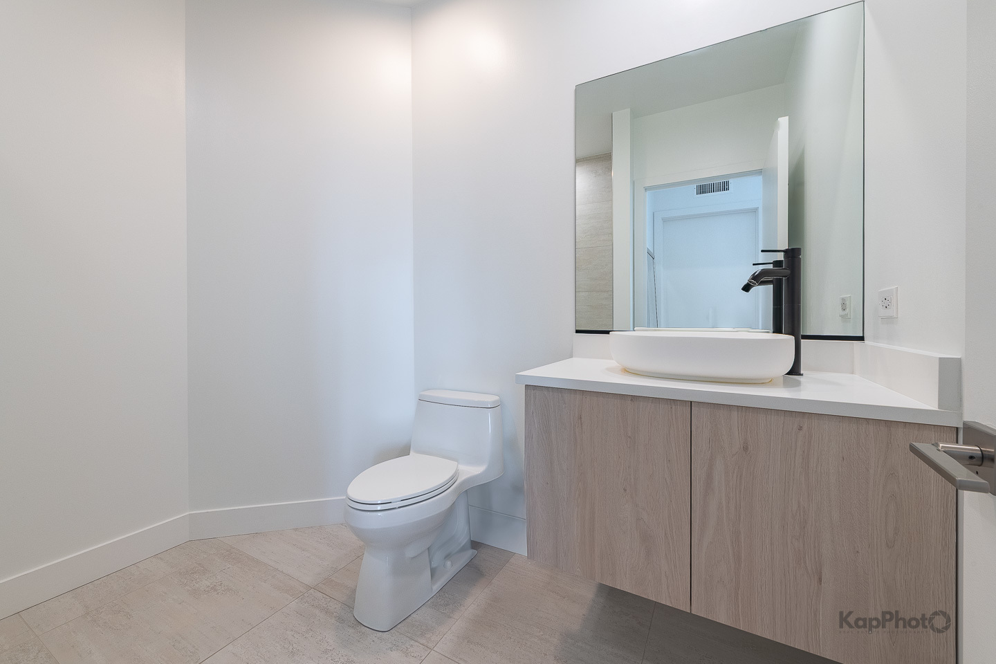 859 W Erie Street Unit: 506