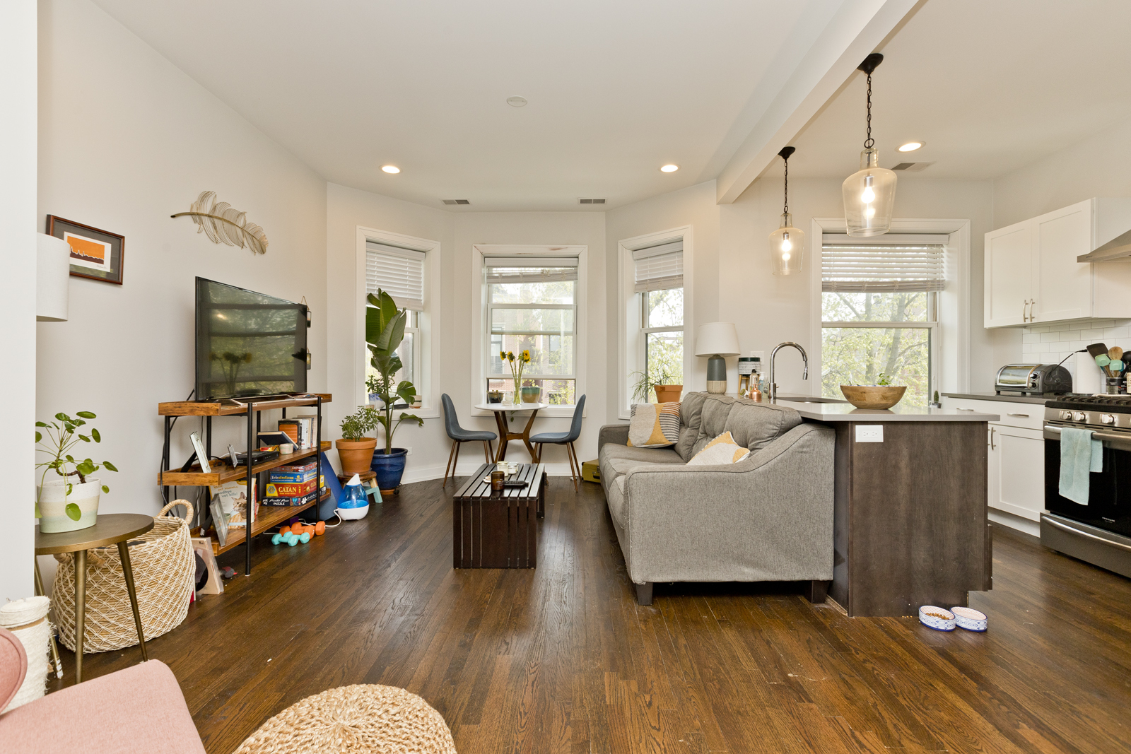 856 N Hermitage Avenue Unit: 3F