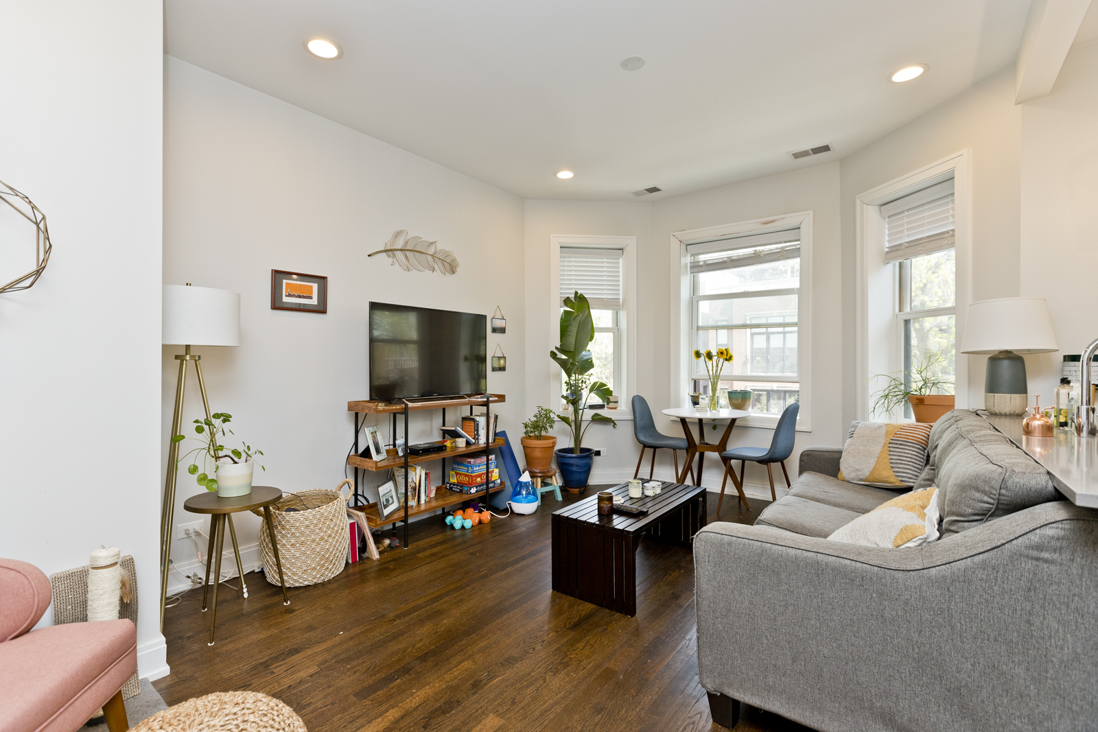 856 N Hermitage Avenue Unit: 3F