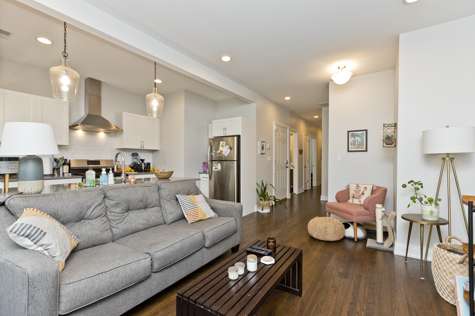 856 N Hermitage Avenue Unit: 3F