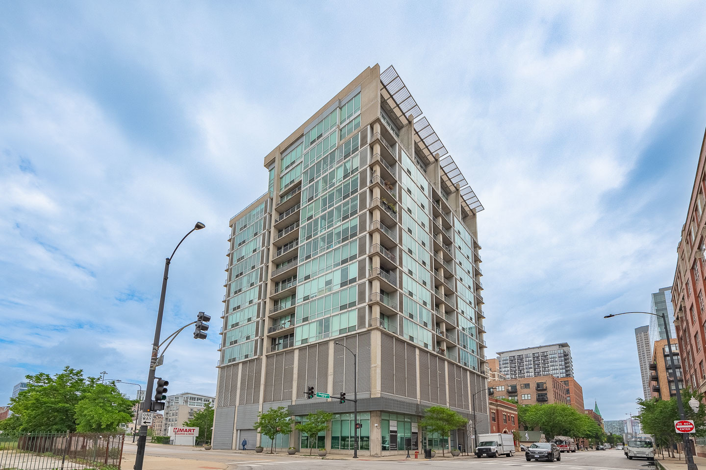 700 W Van Buren Street Unit: 1404