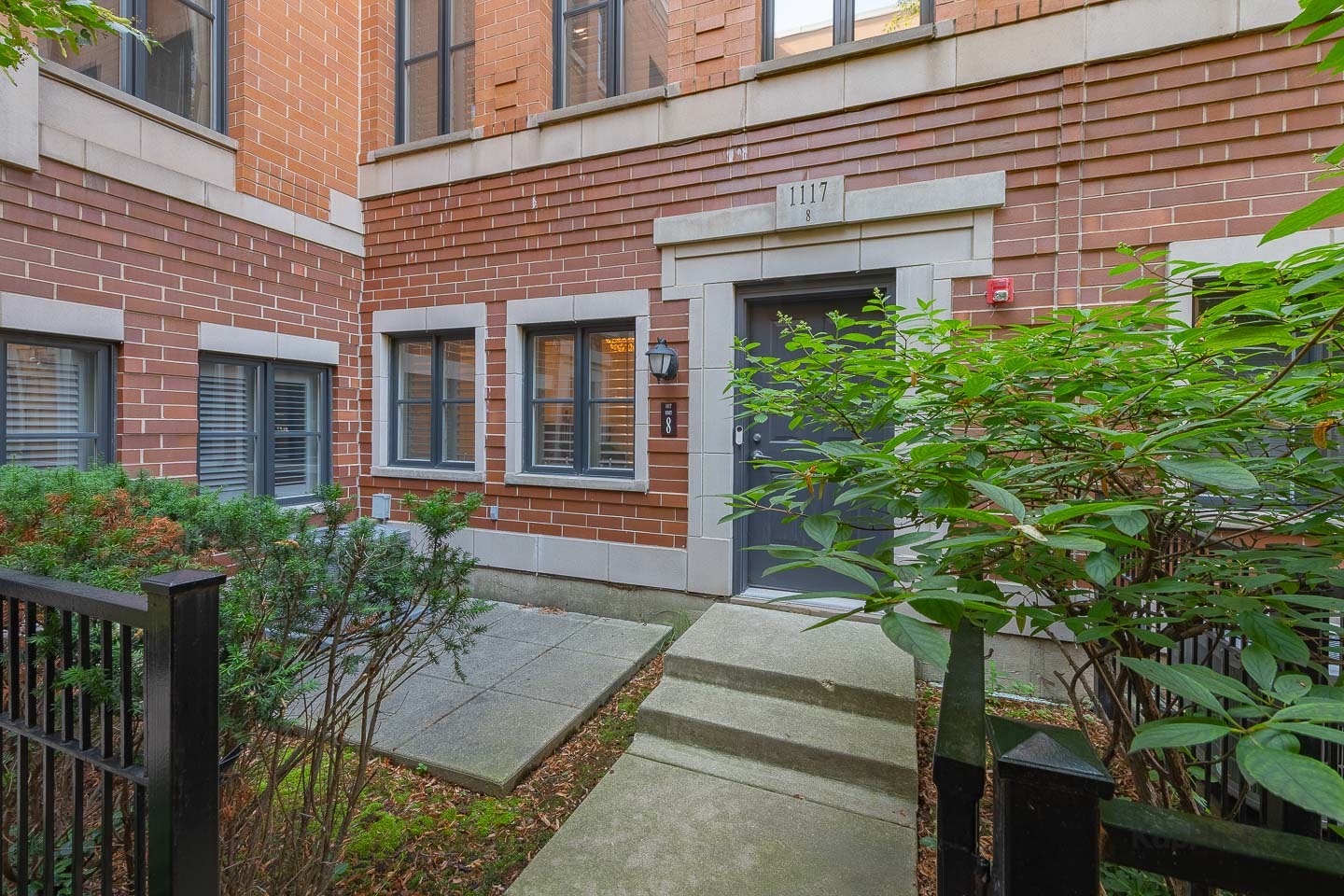 1117 W Monroe Street Unit: 8