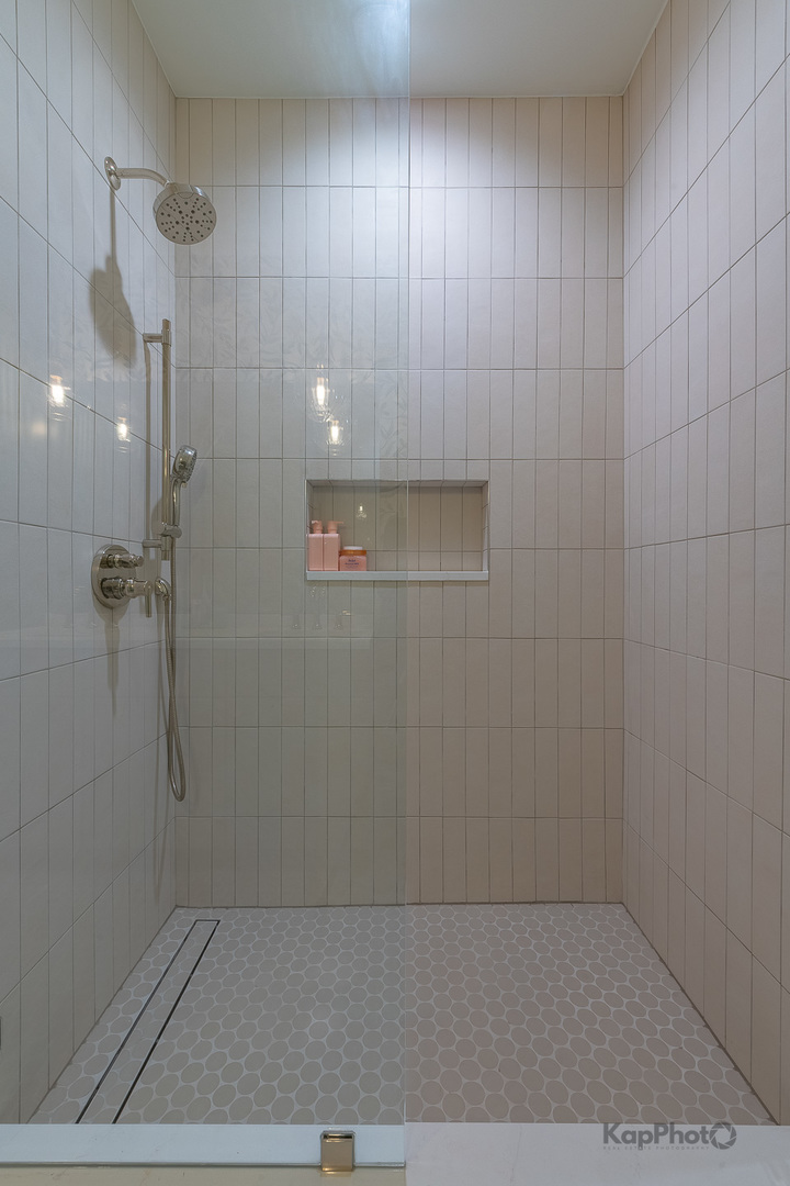 1117 W Monroe Street Unit: 8