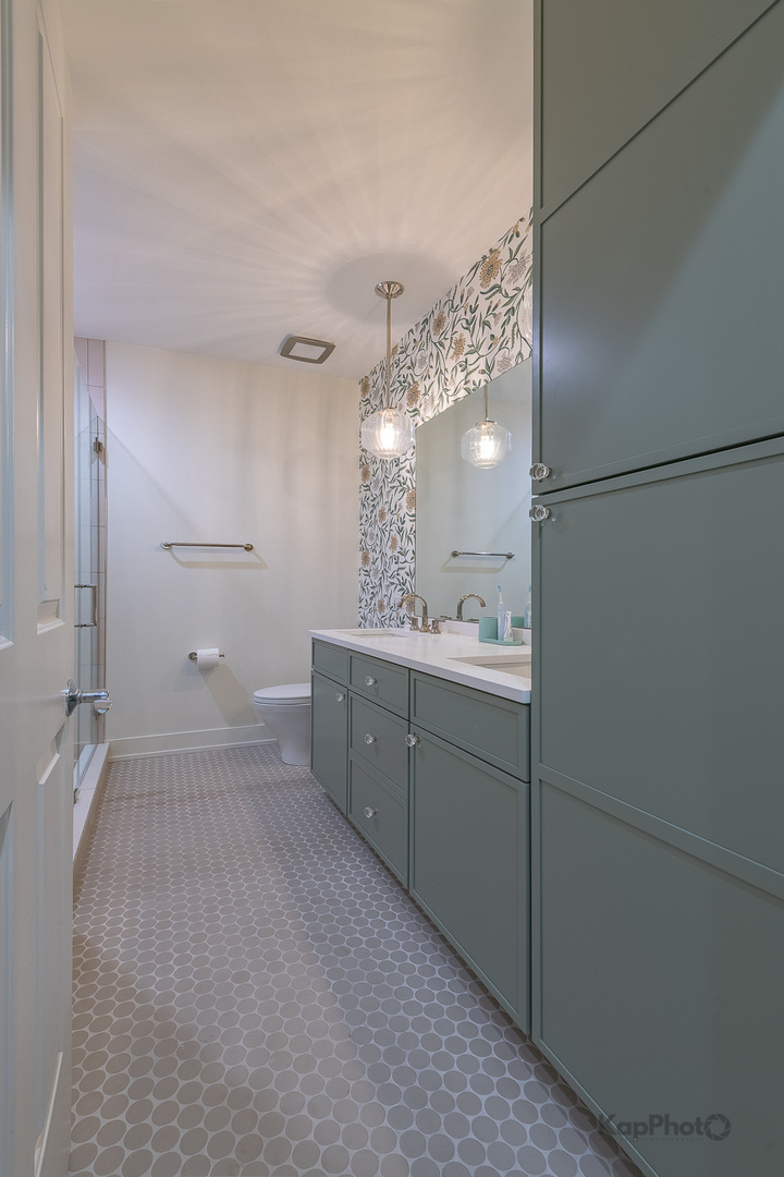1117 W Monroe Street Unit: 8