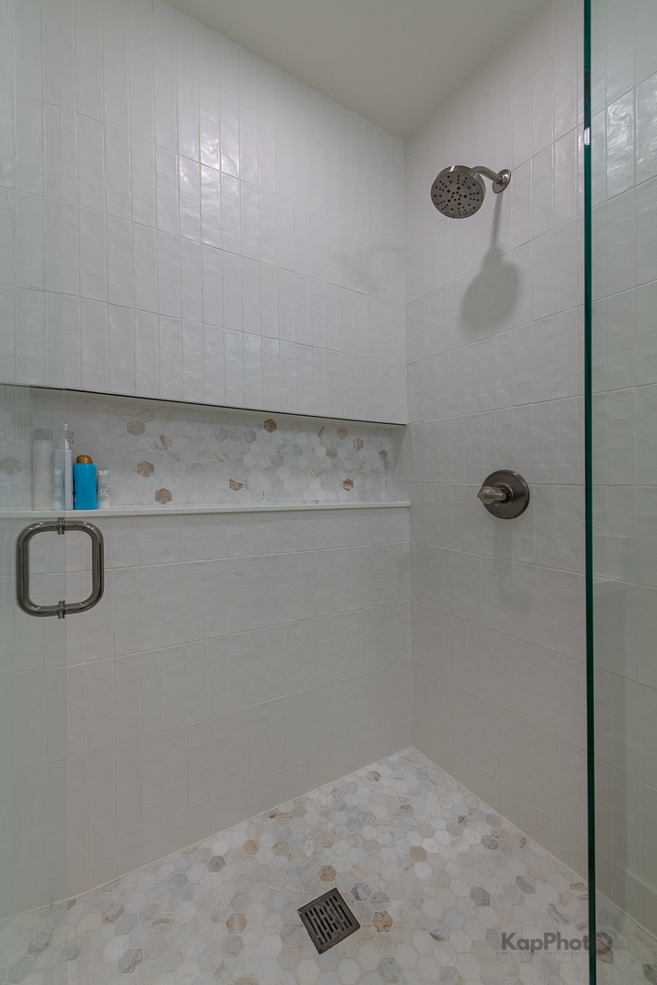 1117 W Monroe Street Unit: 8