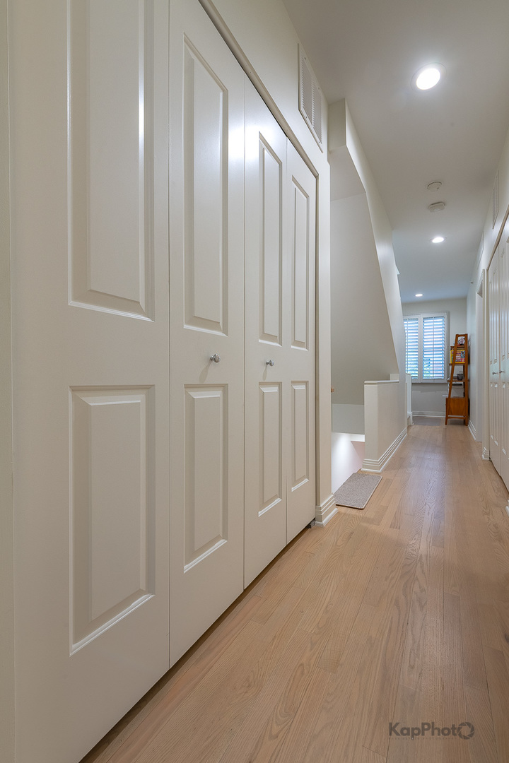 1117 W Monroe Street Unit: 8