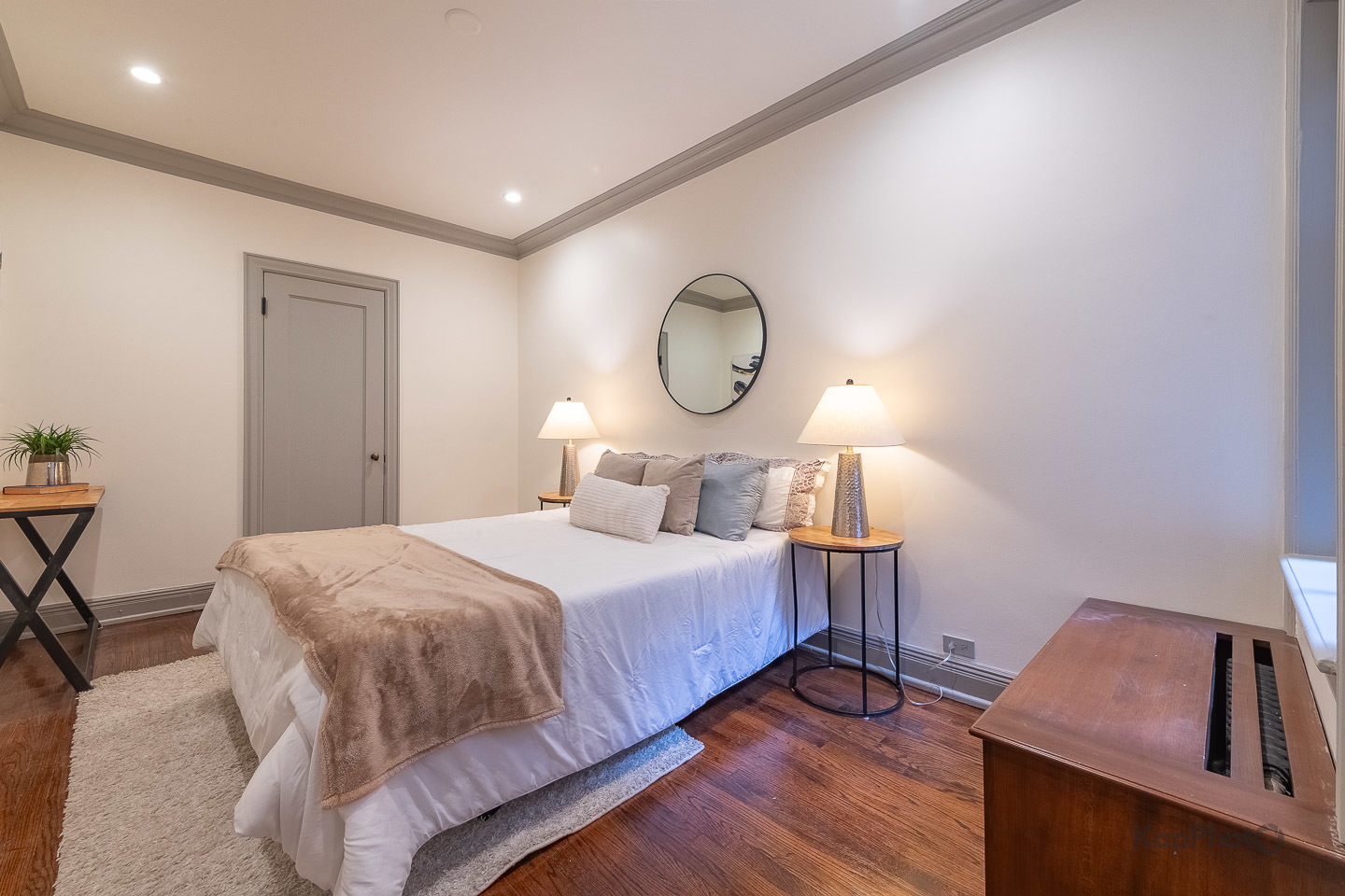24 E Scott Street Unit: 2