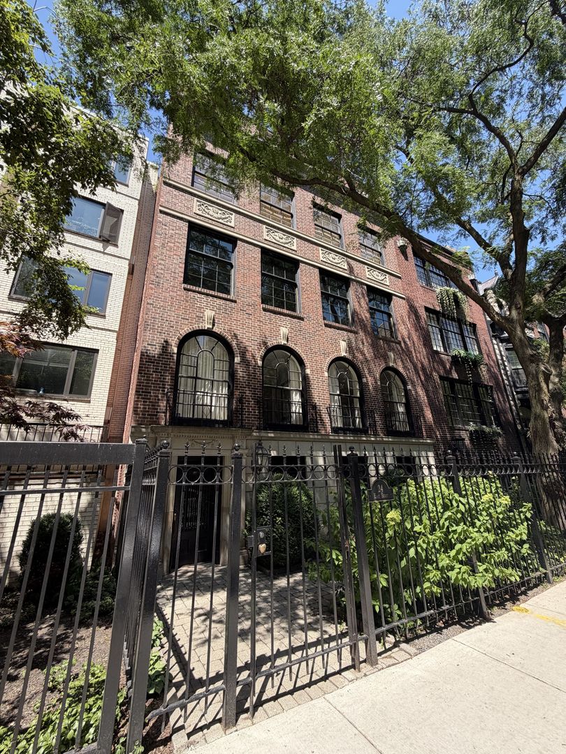 24 E Scott Street Unit: 2