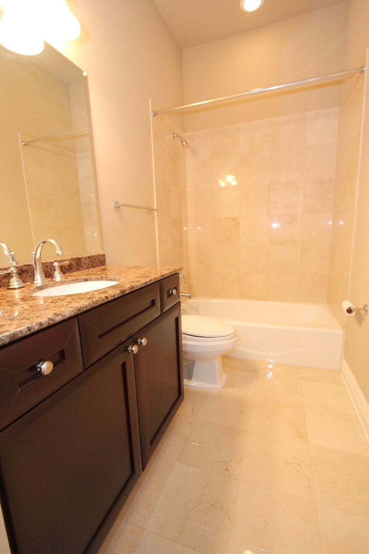 35 S Racine Avenue Unit: 5NW