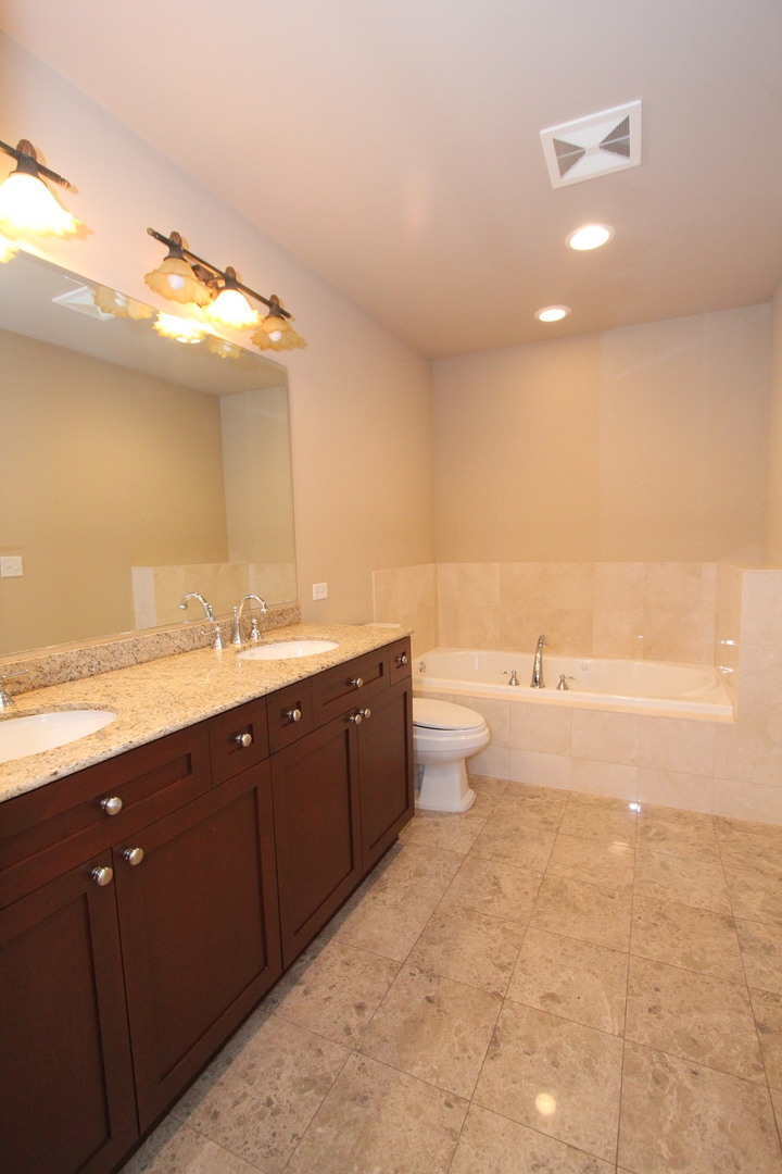 35 S Racine Avenue Unit: 5NW
